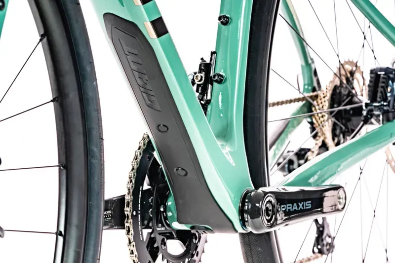 2020 Giant Revolt Advanced 0 Carbon Gravel Bike in Green-2