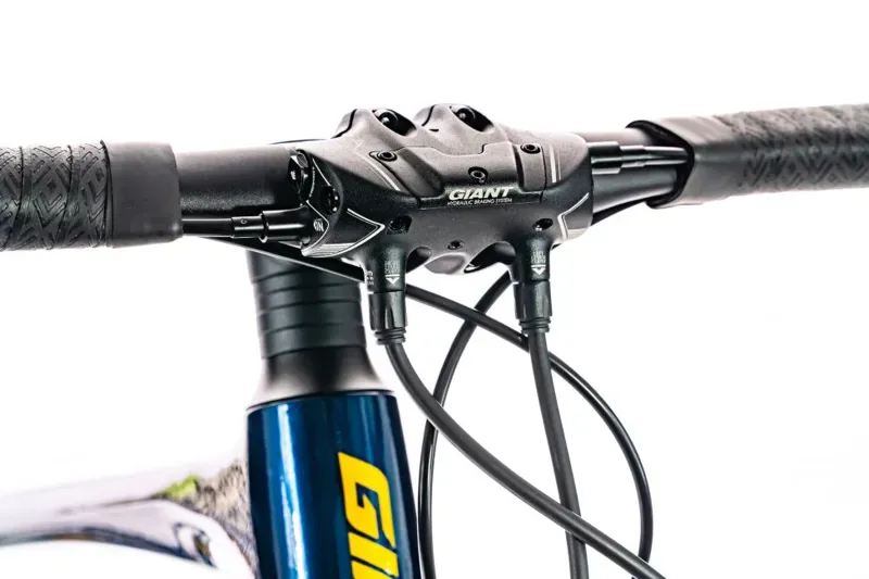 2020 Giant Revolt Advanced 3 Carbon Gravel Bike in Blue-2