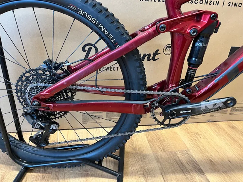 Trek Remedy 7 XL Ex Hire Bike-1