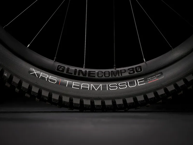 Trek Slash 7 Deore/XT Mountain Bike in Factory Orange-6